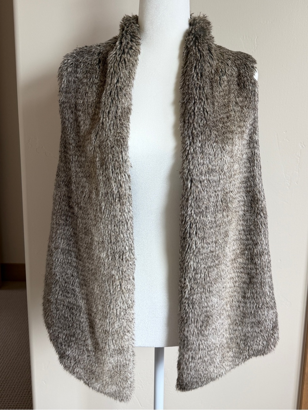 Tart Collections Gray Faux Fur Vest | Size M